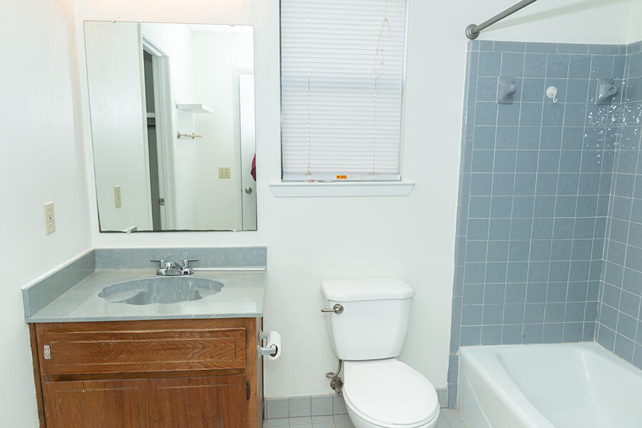 MONTAGE MANOR - Residential Lease