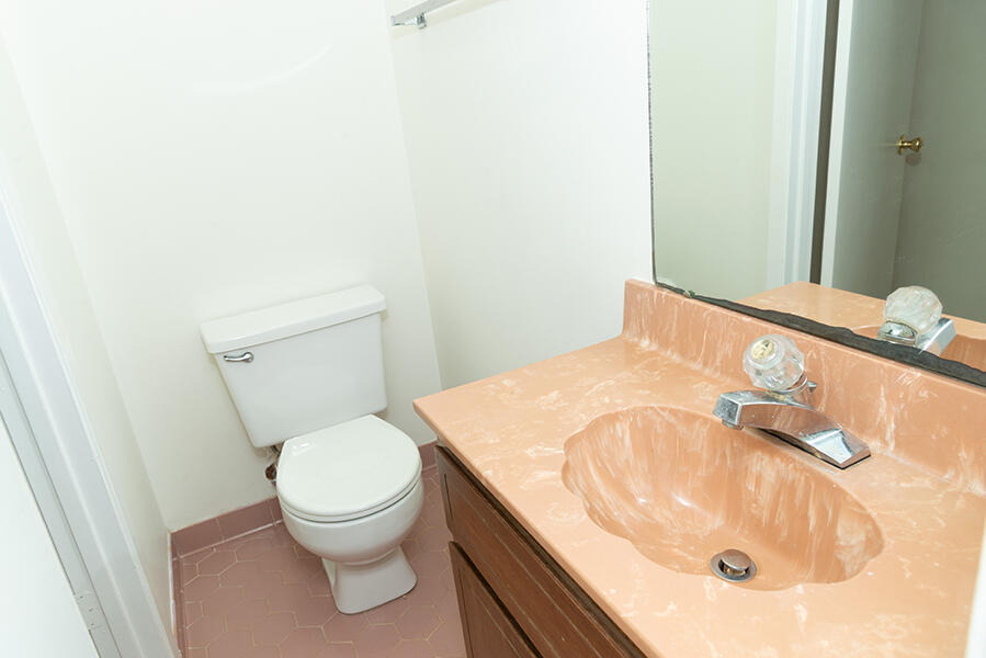 MONTAGE MANOR - Residential Lease