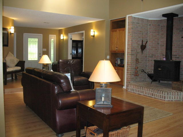 ROCKY BAYOU COUNTRY CLUB ESTATES 3 - Residential Lease