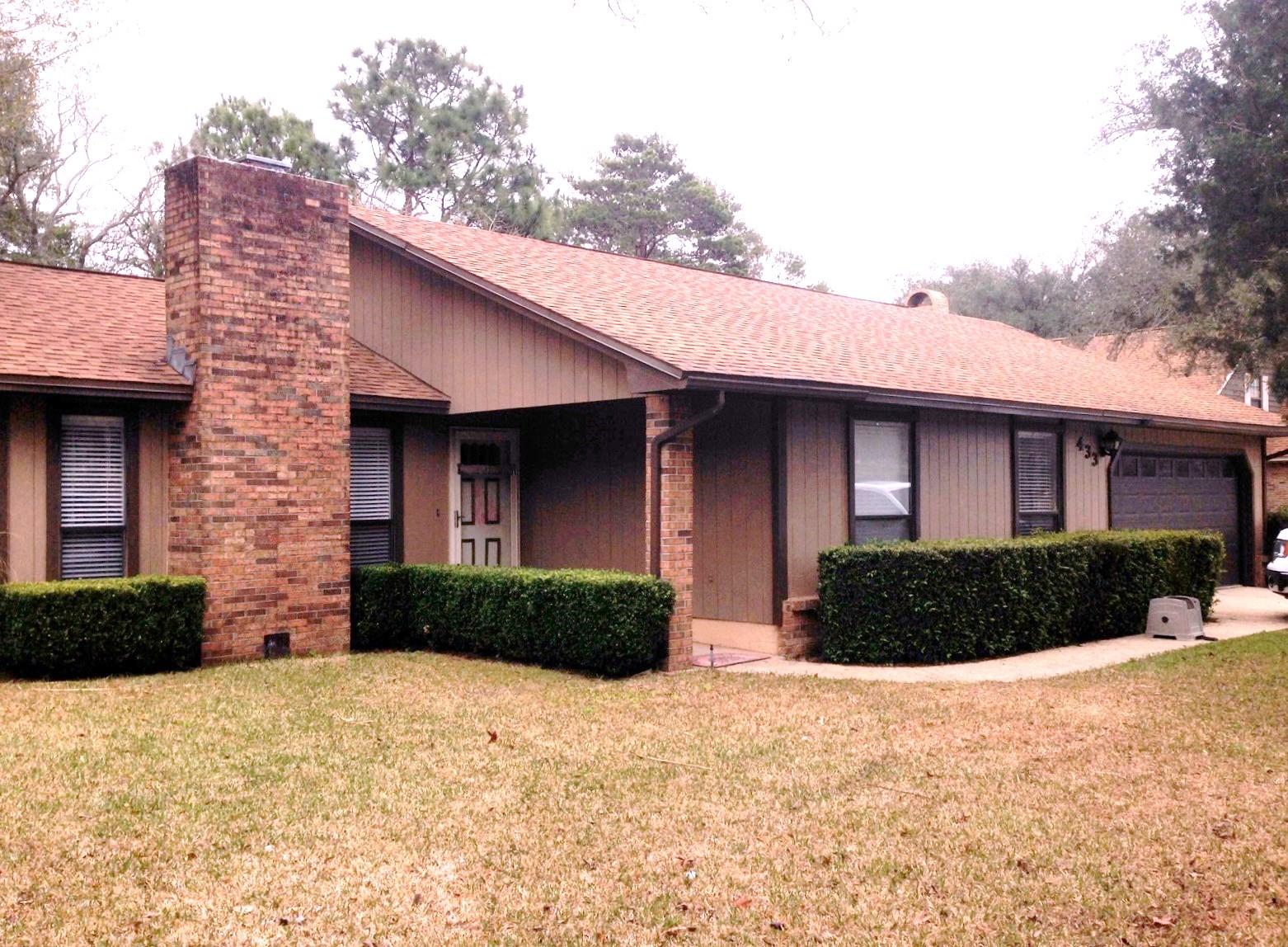 Lovely family home in Bluewater Bay neighborhood of The Woodlands. Convenient to the Mid Bay Bridge. Three bedroom, 2 bath home with fenced back yard. Great room has a fireplace. Kitchen comes with all appliances. 2 car garage with automatic garage door opener. Available Feb. 10 for $1350/month. Owner will consider a small to medium pet that is spayed/neutered and at least a year old, no puppies.