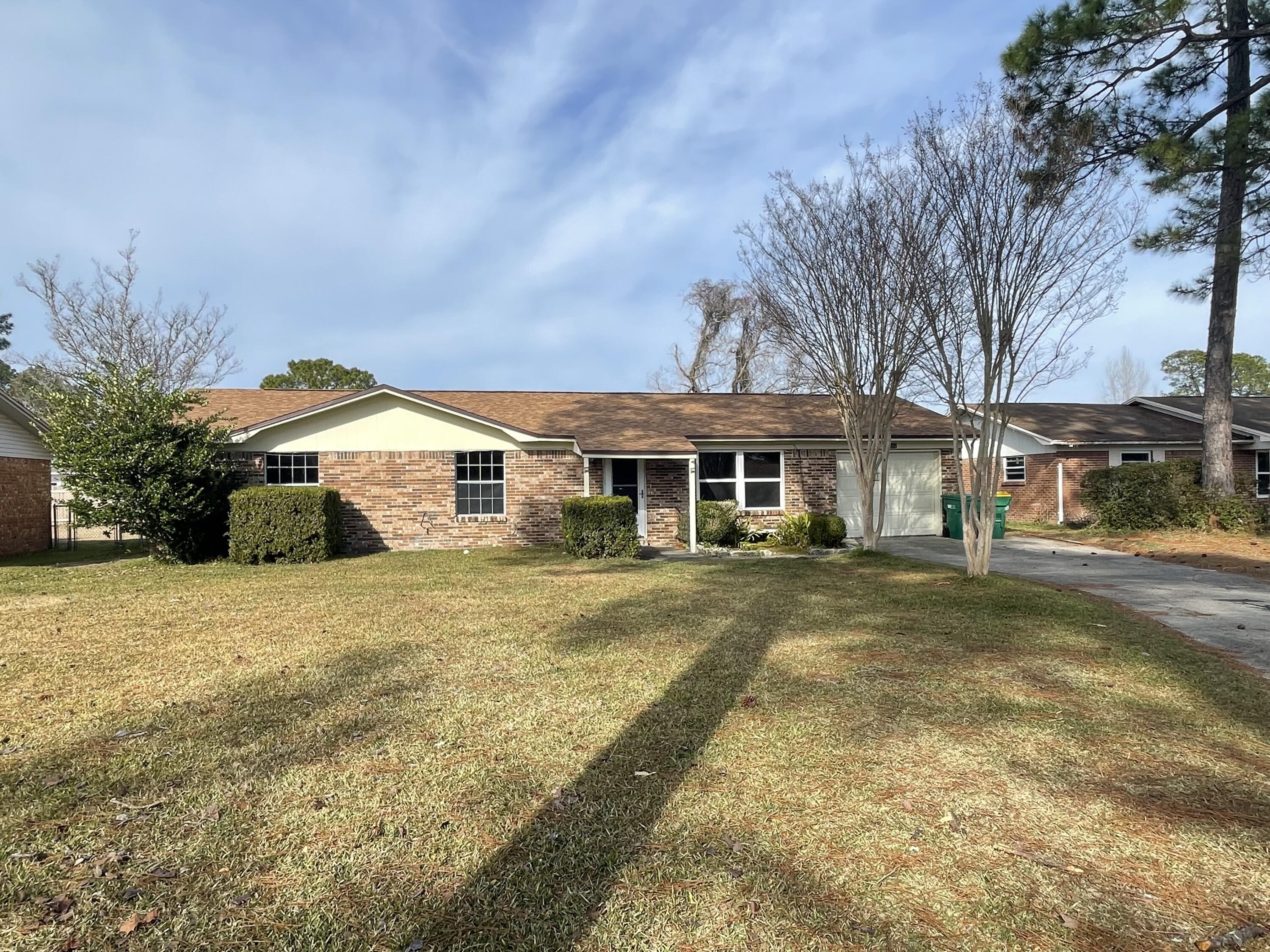 Newly Renovated 3 bedroom 2 bath home in the heart of Niceville.  Upon entering, you will notice high quality LVP flooring and a main living area with lots of natural light. Kitchen has lots of cabinets and countertop space. Outside you'll enjoy a private fully fenced backyard.  Ideally located near military bases, shopping, and schools. 
Small pets under 20lbs.