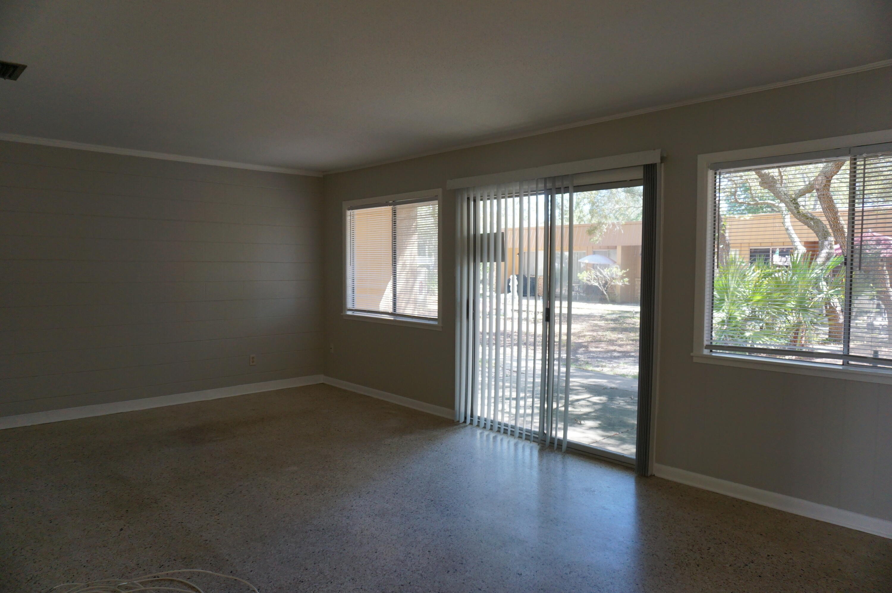 PORT DIXIE - Residential Lease