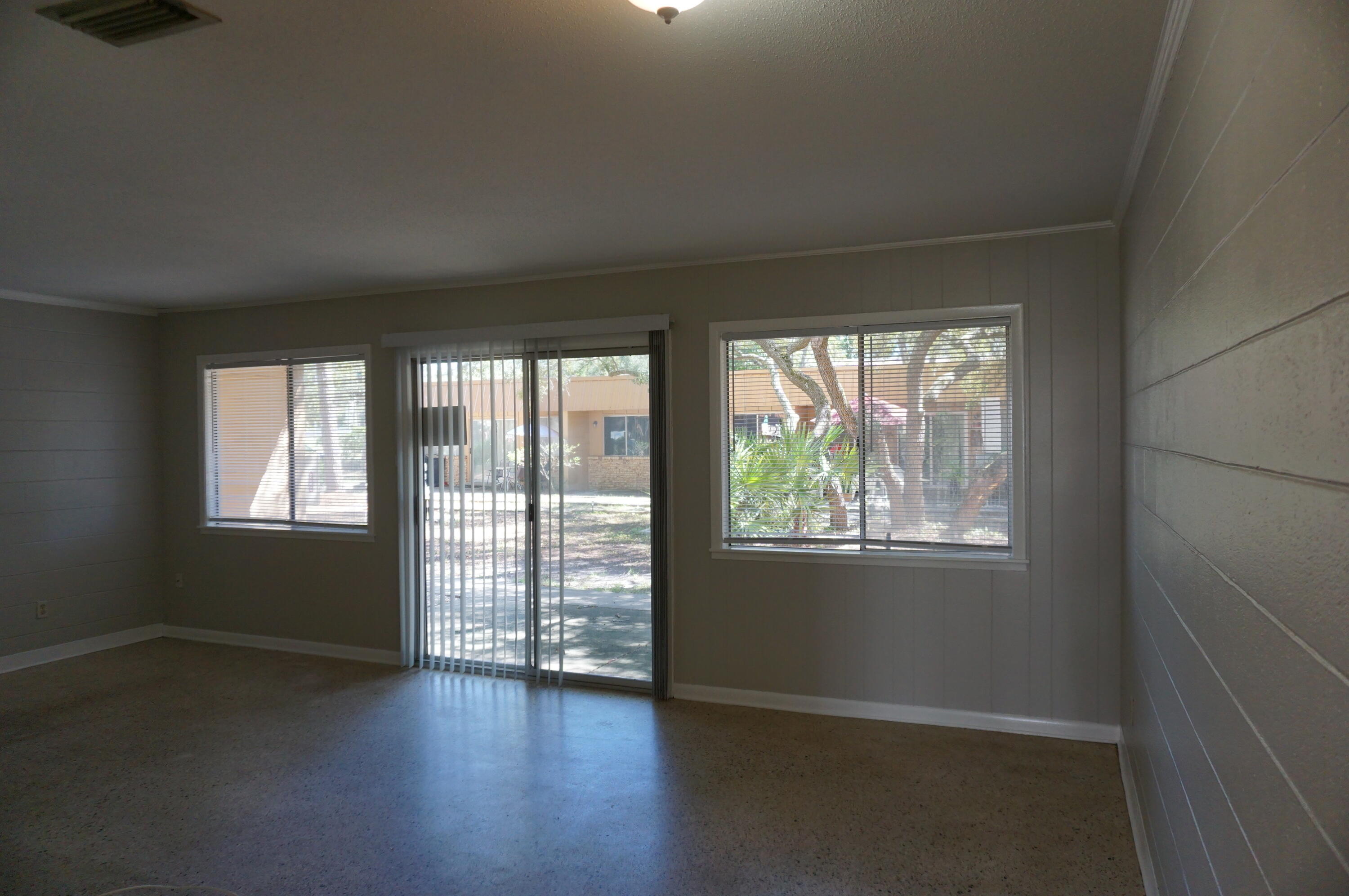 PORT DIXIE - Residential Lease