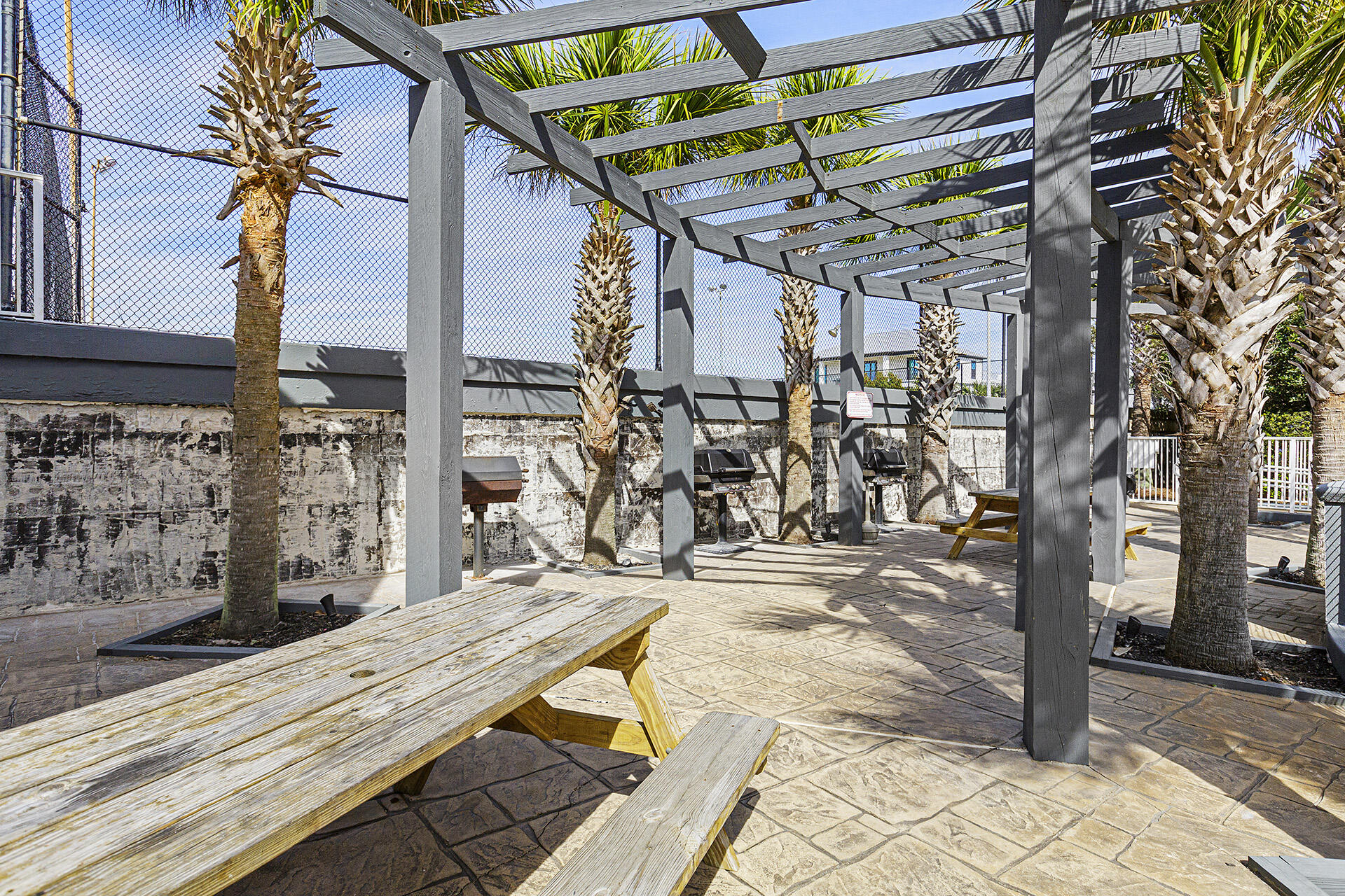 MAINSAIL CONDO PH 1 - Residential