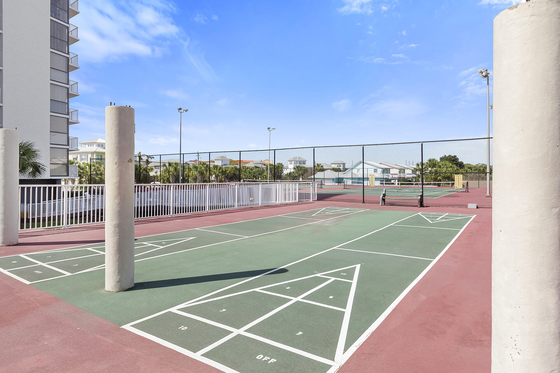 MAINSAIL CONDO PH 1 - Residential