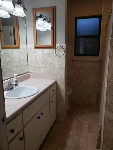 VALPARAISO PINECREST 5 - Residential Lease