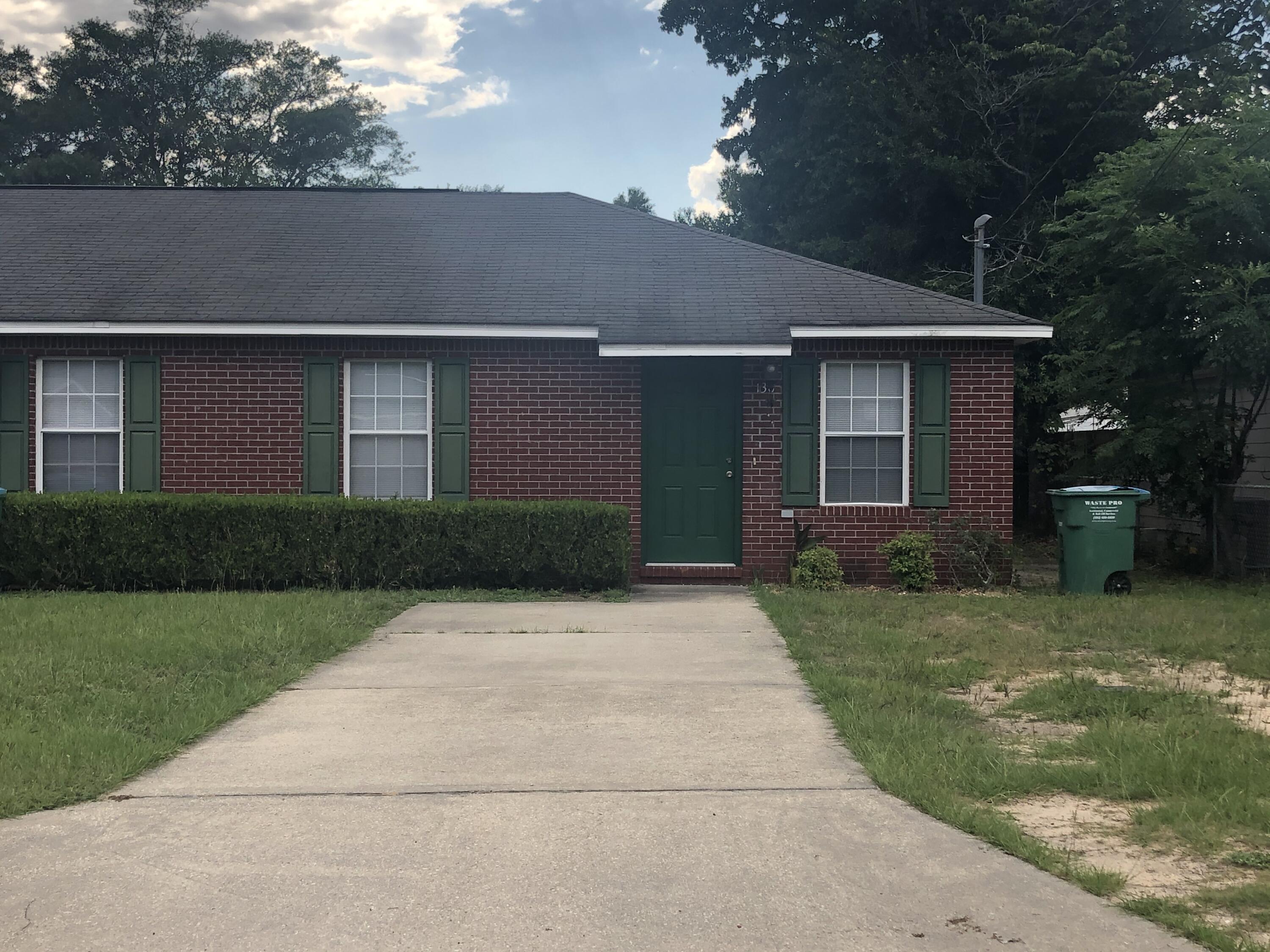AVAILABLE FOR MOVE IN MARCH 4TH! 2 BED / 1 BATH ALL BRICK APARTMENT CENTRALLY LOCATED IN CRESTVIEW AND CONVIENENT TO SHOPPING, BASES AND BEACHES.
