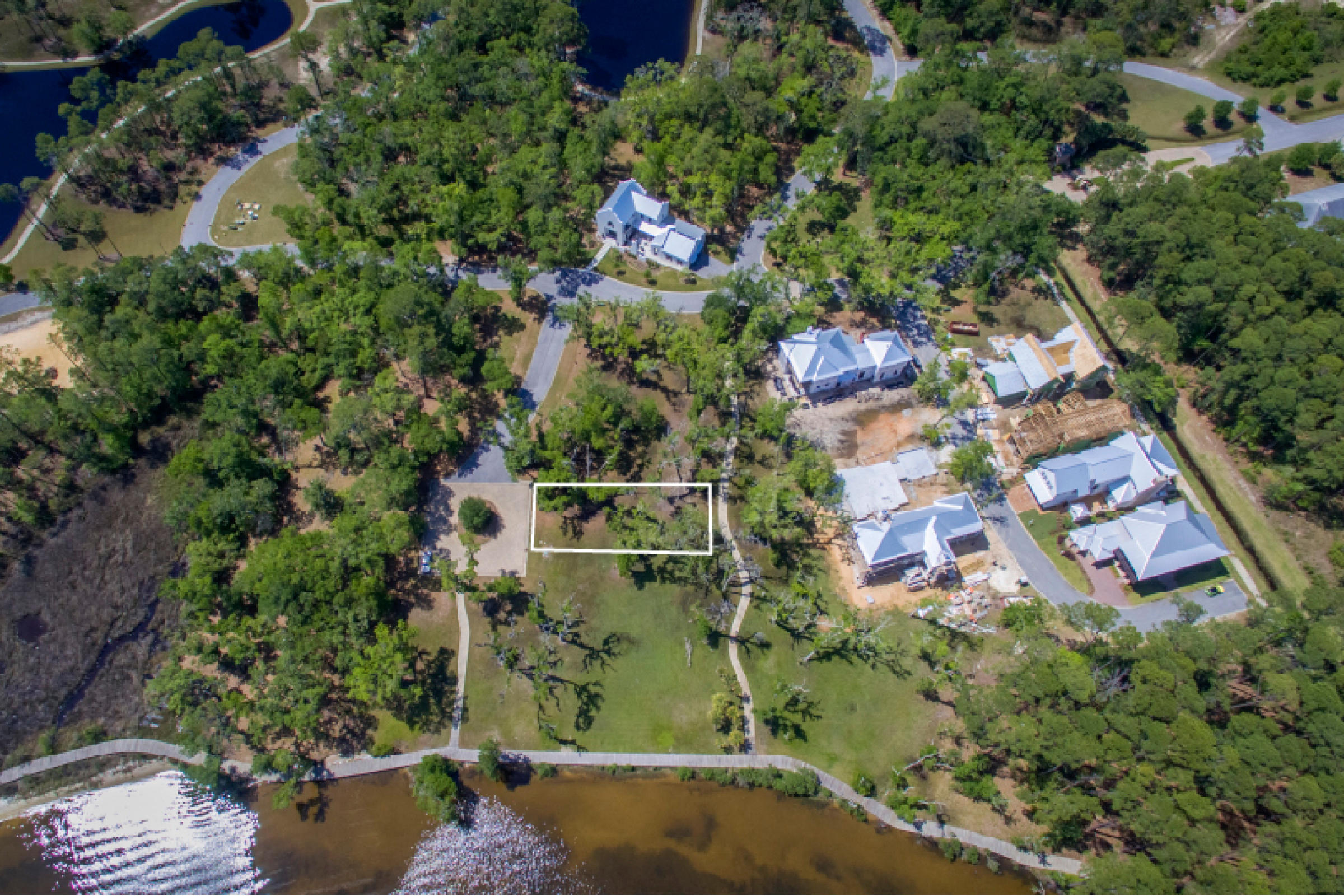 CHURCHILL OAKS - Land