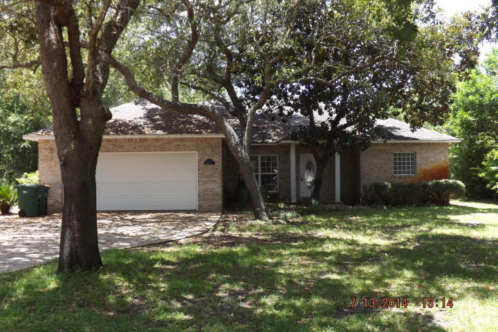 New carpet and freshly painted!! Great neighborhood, spacious private lot easy access to FWB, Milton and Gulf Breeze/Pensacola.
