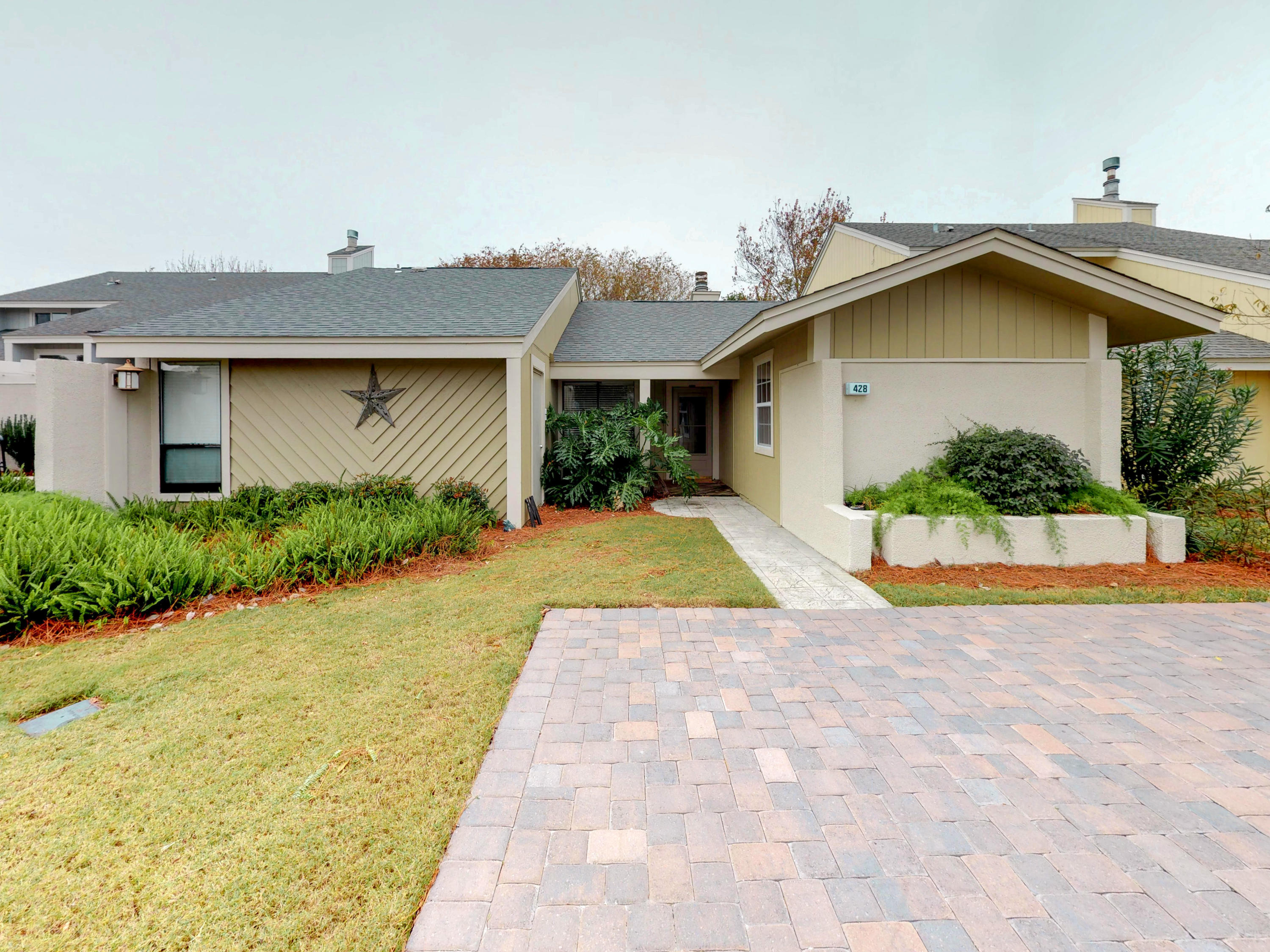LINKSIDE VILLAGE UNIT 1 - Residential