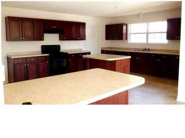 CREETWOOD VILLAGE - Residential Lease