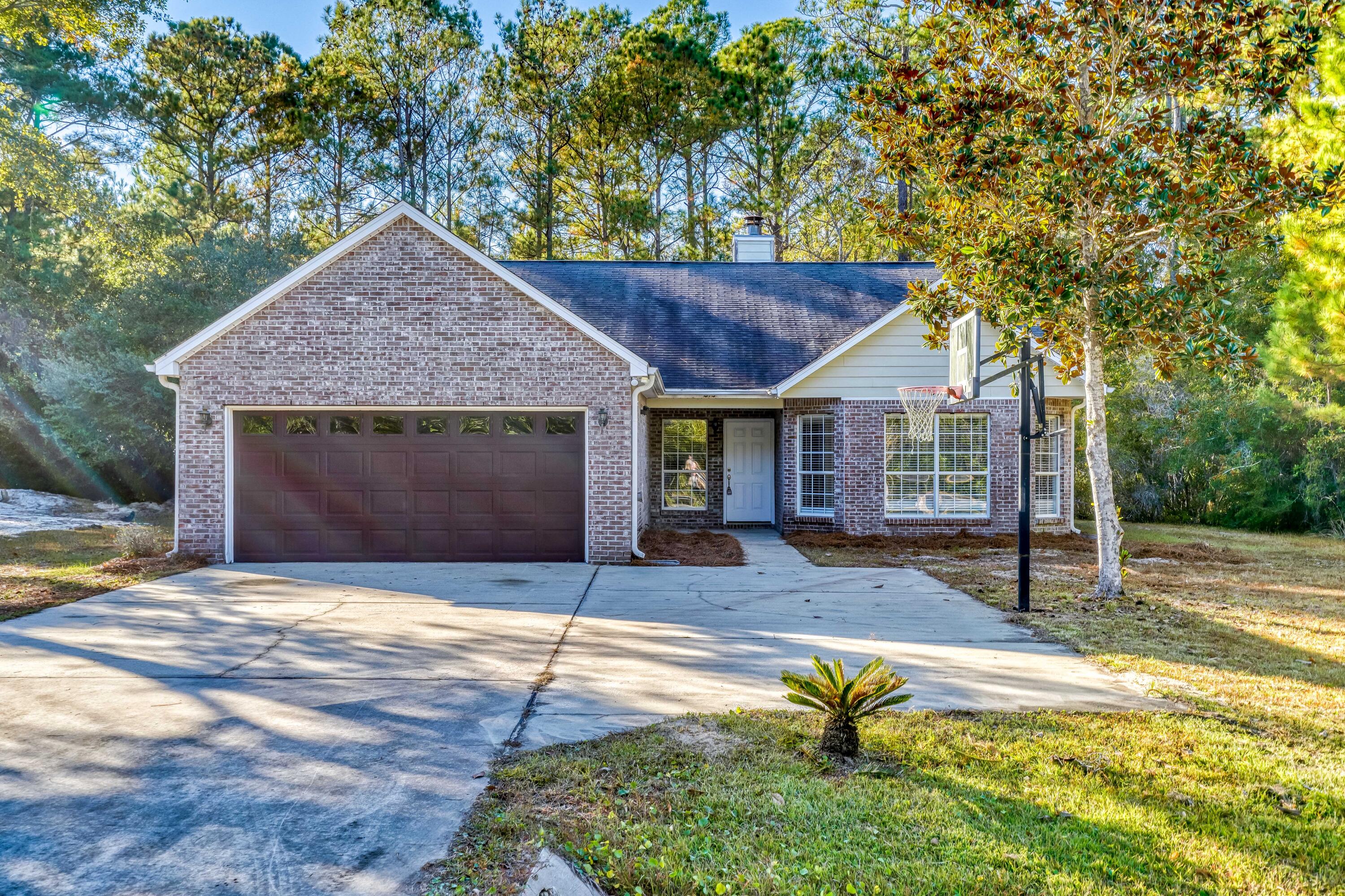 Back on Rental Market!!! Looking for space and privacy? 3 bedroom, 2 bathroom single-family home conveniently located in Freeport just minutes away from the beach. features include newly updated hardwood floors throughout, New stainless steel appliances, and a two-car garage with tons of storage! Centrally located between the 331 bridge and the Freeport Publix. Enjoy easy bay access via Grady Brown Park boat launch just around the corner!  Reach out today to view in person! 

Rent - $2,600/month 
1yr lease
Pets allowed upon owner approval 
$2,600/ damage deposit 
680 credit score
2.5x rent in gross income
No smoking
No past evictions
Good personal and resident references