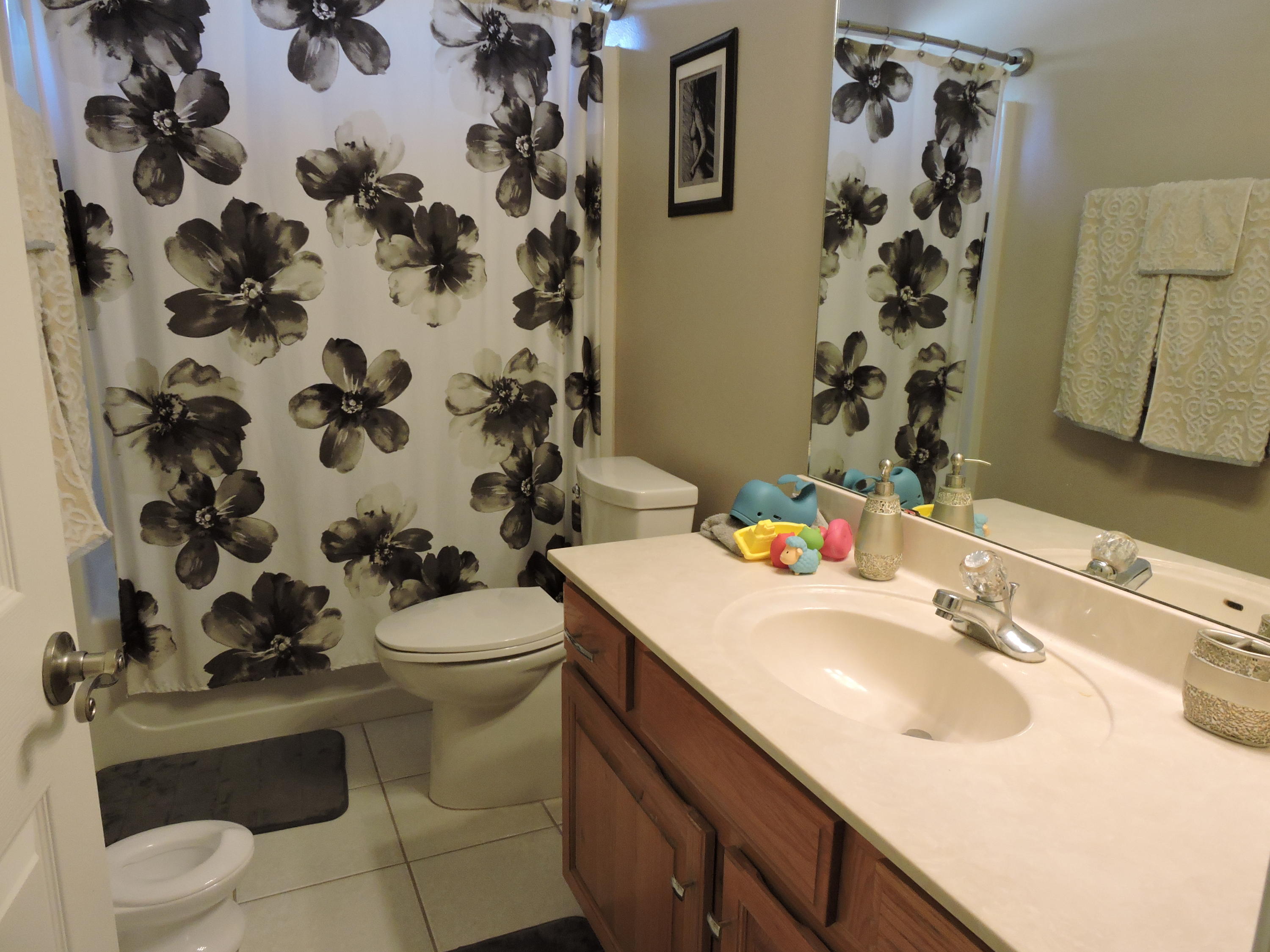 ROYAL OAKS S/D - Residential Lease