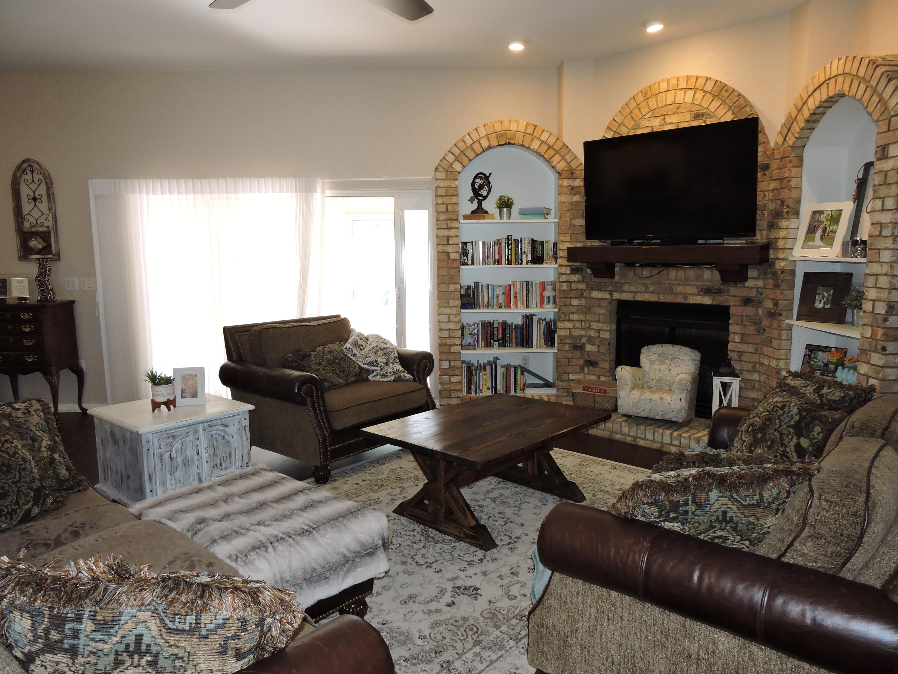 ROYAL OAKS S/D - Residential Lease