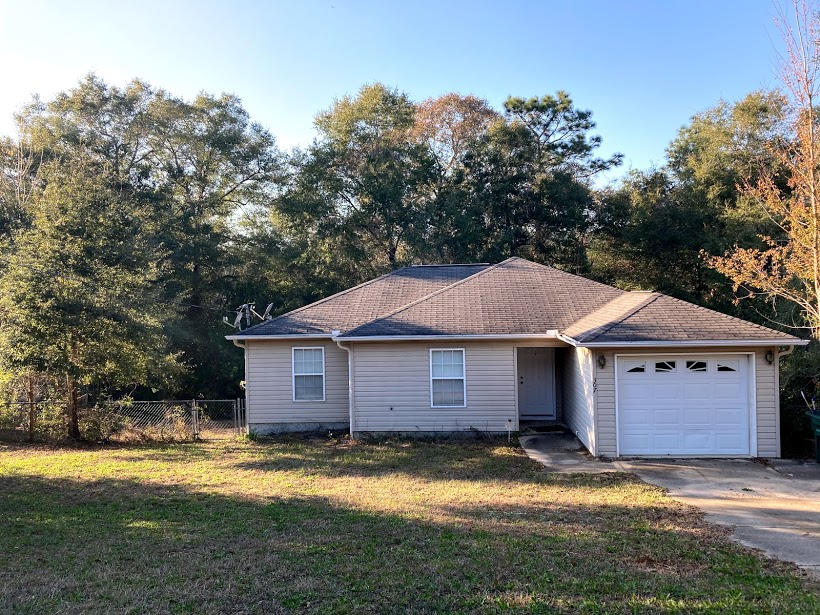 HANDYMAN SPECIAL! INVESTOR SPECIAL! GREAT 3/2 HOUSE BUILT IN 2004
Has new flooring has new paint. Has a new AC unit inside and out. The roof has a 25+ year plus shingles on it.

This house is move-in ready with no work it would make a great forever home or nice rental investment property.