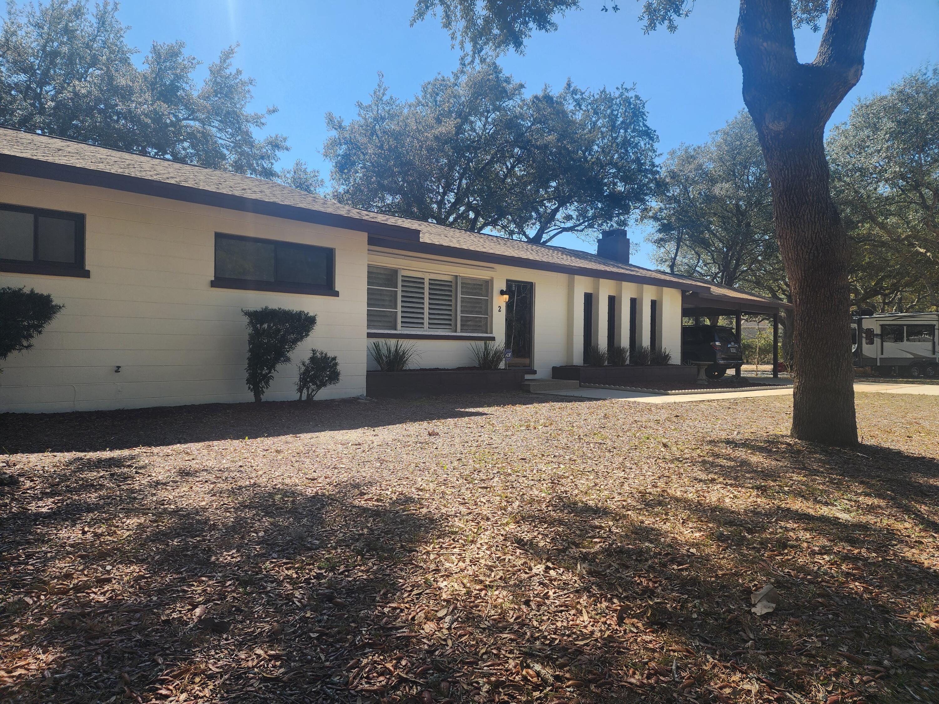WOODLAND SHORES - Residential