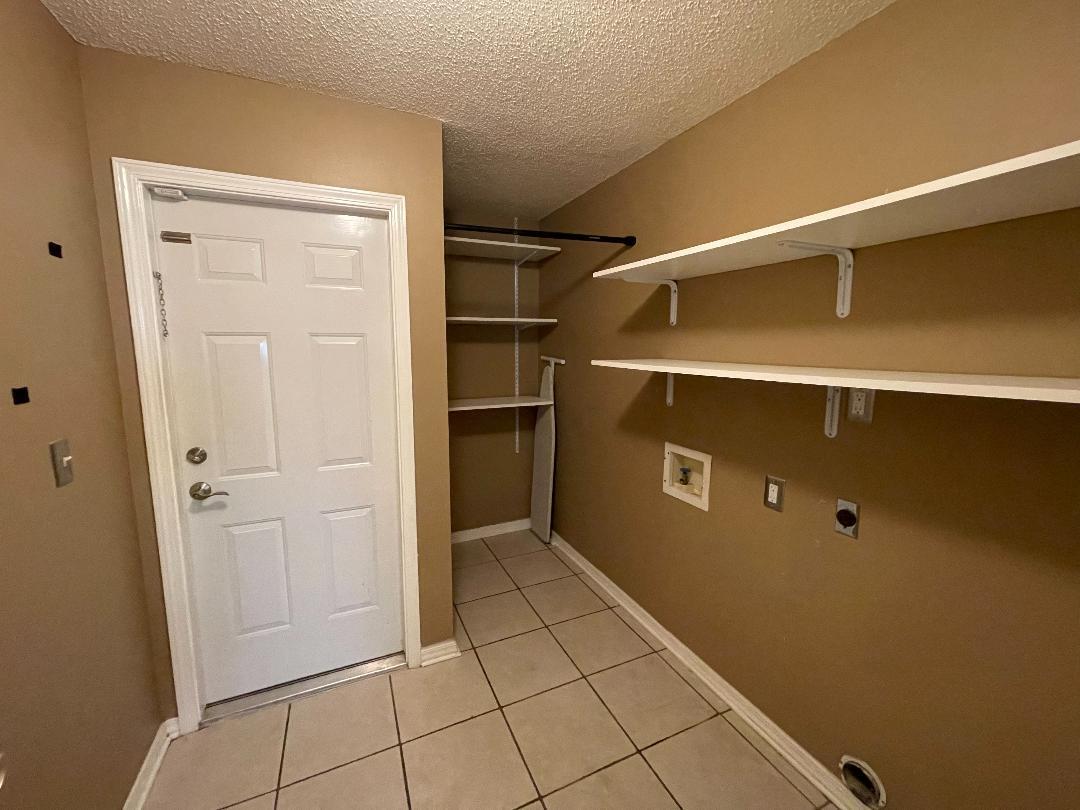COUNTRYVIEW ESTATES - Residential Lease