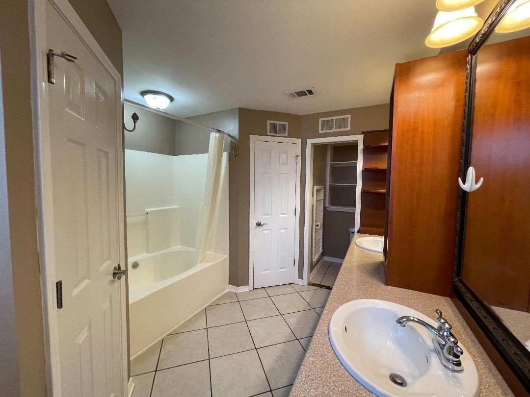 COUNTRYVIEW ESTATES - Residential Lease