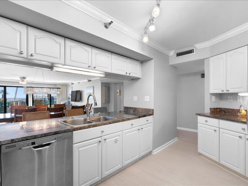 EMERALD TOWERS CONDO - Residential
