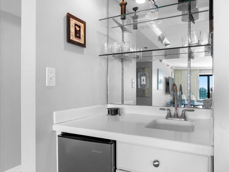 EMERALD TOWERS CONDO - Residential