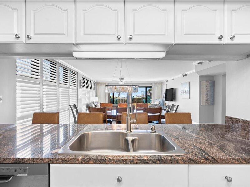 EMERALD TOWERS CONDO - Residential
