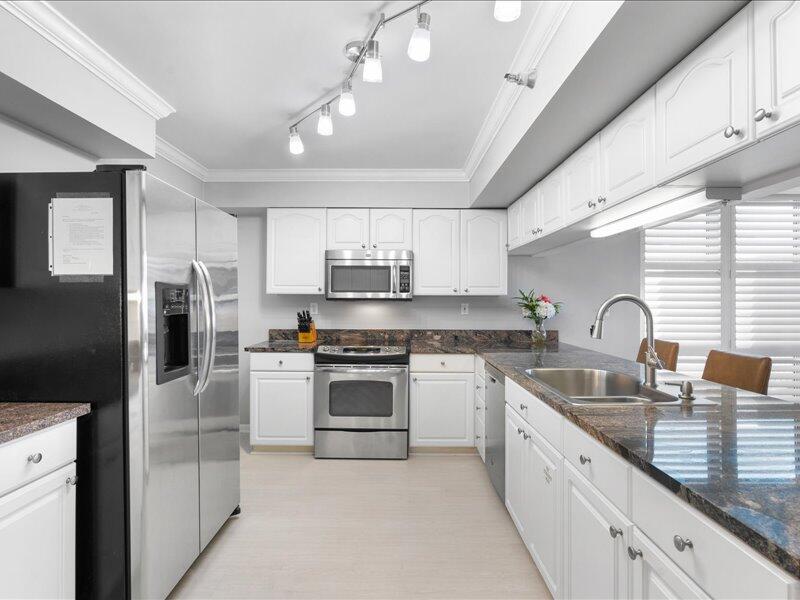 EMERALD TOWERS CONDO - Residential