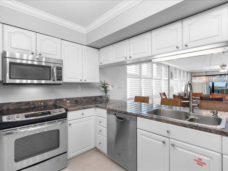 EMERALD TOWERS CONDO - Residential
