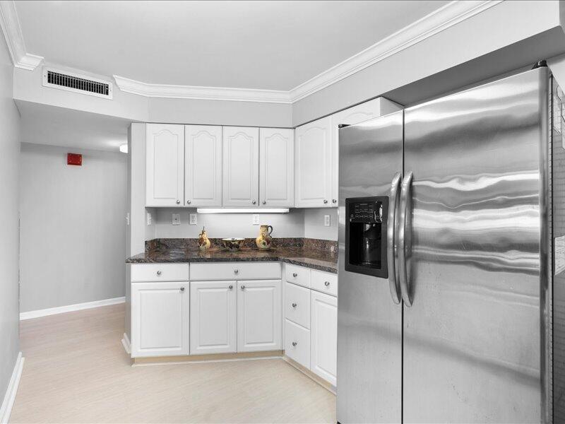 EMERALD TOWERS CONDO - Residential