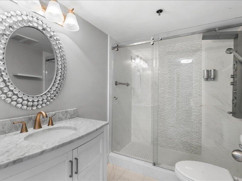 EMERALD TOWERS CONDO - Residential