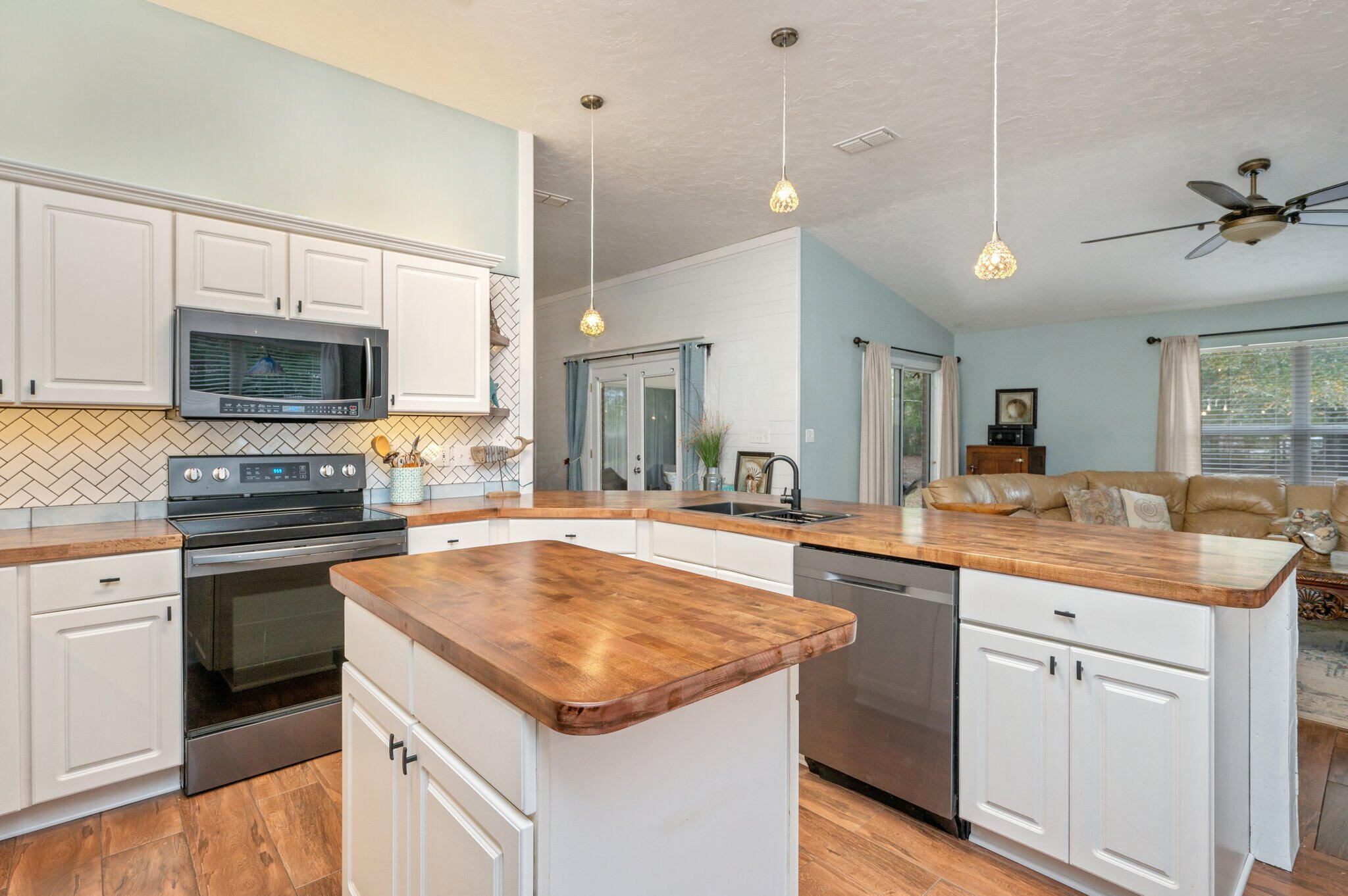COUNTRYWOOD EST - Residential