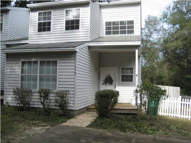 $25 DISCOUNT ON RENT FOR FEBRUARY AND MARCH 2016.JANUARY RENT WILL BE PRORATED ON DAYS YOU OCCUPY.
GREAT LOCATION. VERY NEAR NORTH WEST FLORIDA COLLEGE AS WELL AS THE BACK GATE OF EGLIN. ROOMY 3 BEDROOM WITH WOOD FLOORS DOWNSTAIRS AND CARPET UPSTAIRS. WORKING FIREPLACE DOWNSTAIRS IN THE LIVING ROOM. LARGE FENCED BACK YARD. PETS UPON APPROVAL. WASHER AND DRYER CONNECTIONS IN DOWNSTAIRS BATHROOM