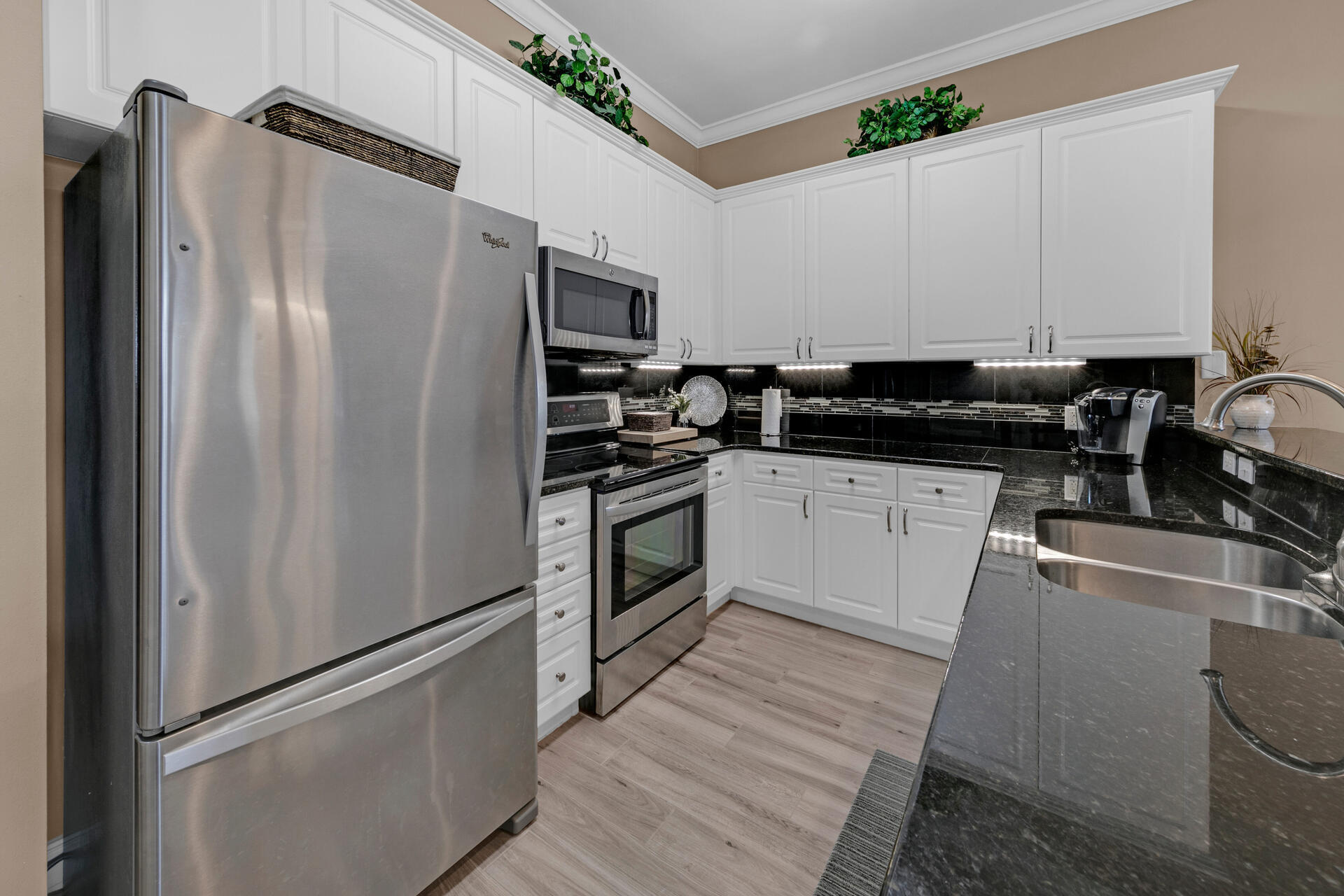 SEASCAPE CONDO PH 10 - Residential