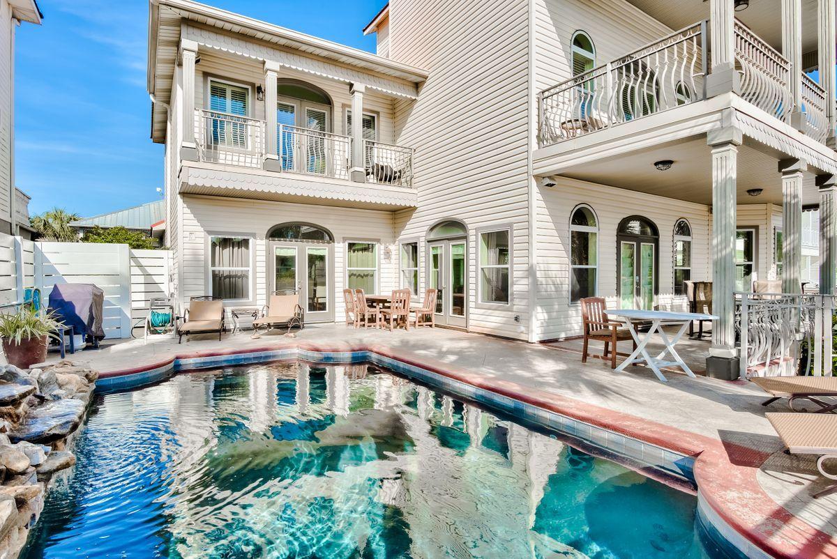 CRYSTAL SHORES - Residential