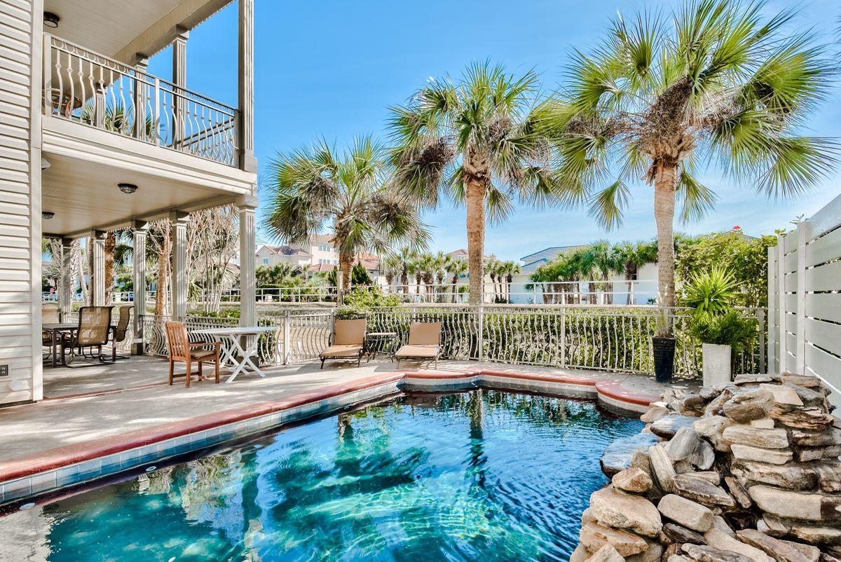 CRYSTAL SHORES - Residential