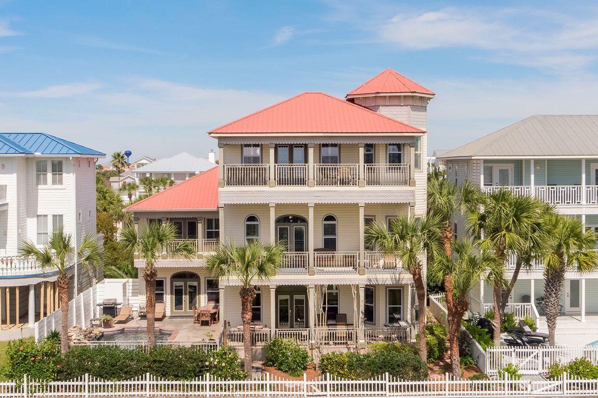 CRYSTAL SHORES - Residential
