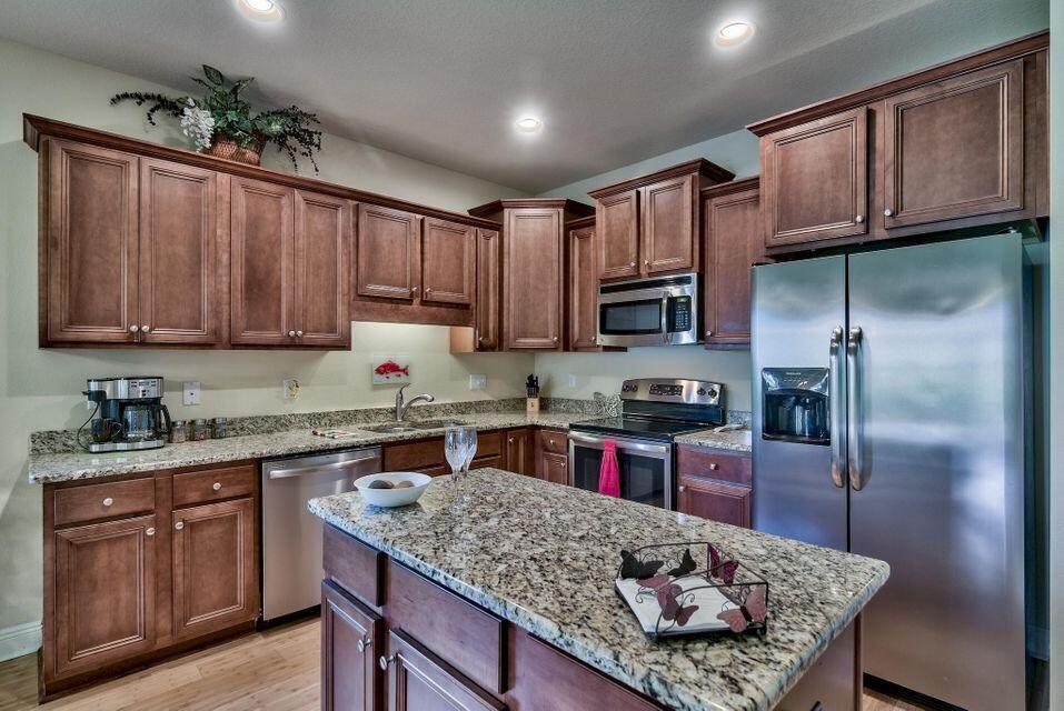 DRIFTWOOD ESTATES - Residential Lease