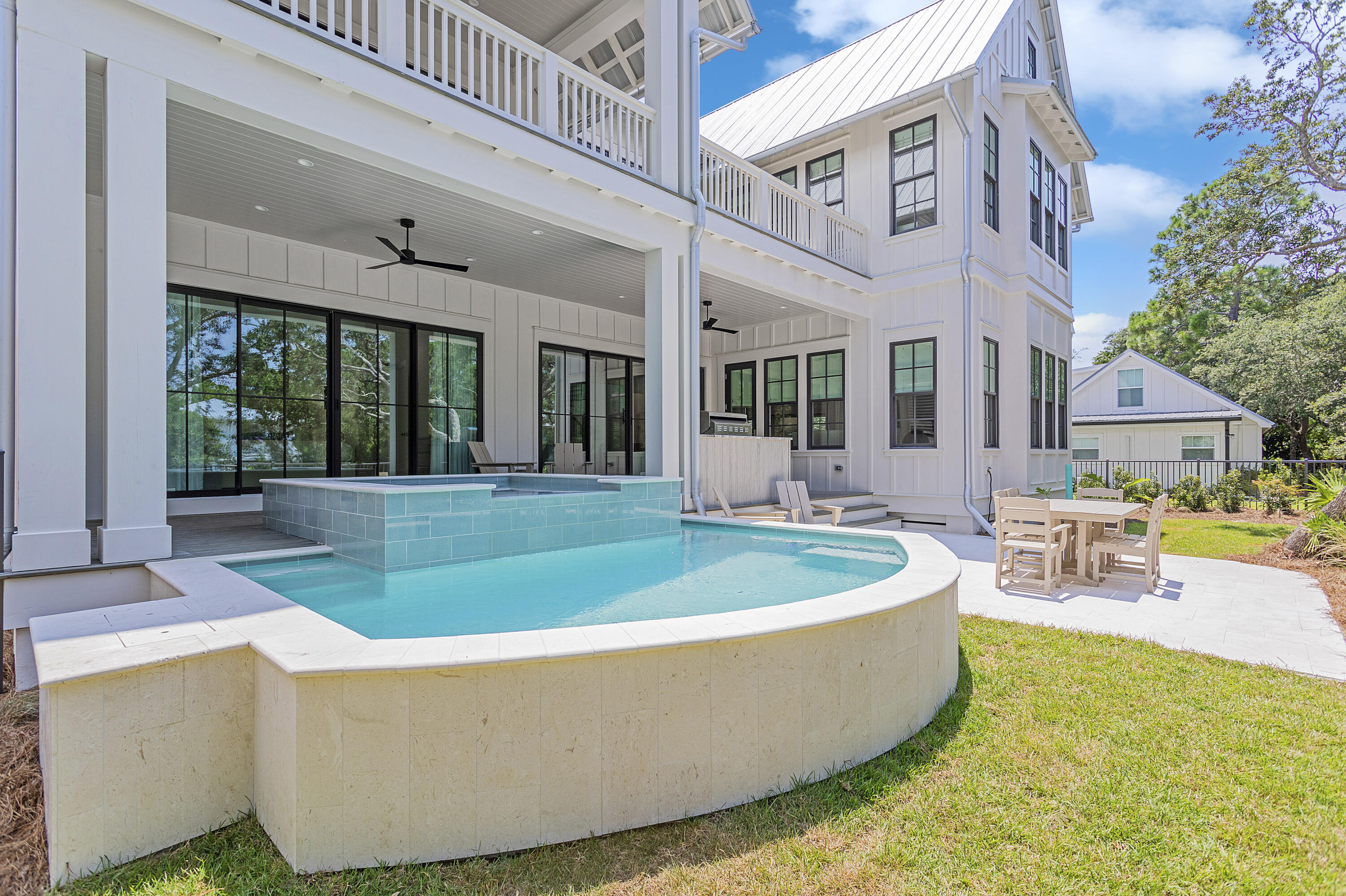 EASTERN LAKES - Residential