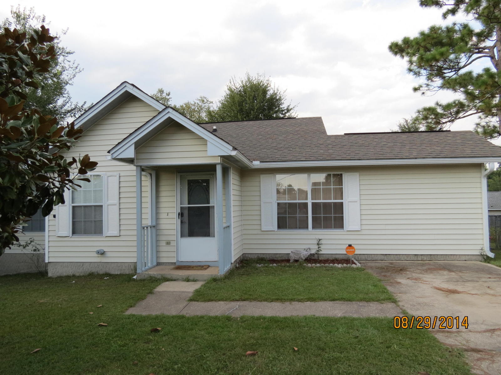 Available July 1st....Cute Florida Cottage South of I-10.......3/2 Floor plan features easy commute to bases, beaches and shopping. Galley kitchen, dining room, and ceramic tile. Spacious bedrooms and large closets. Fenced back yard with large deck that is perfect for outdoor grilling and entertaining. Small yard building for lawn supplies. No inside smoking. Pets will be allowed with a $400 non-refundable pet fee and owner approval.