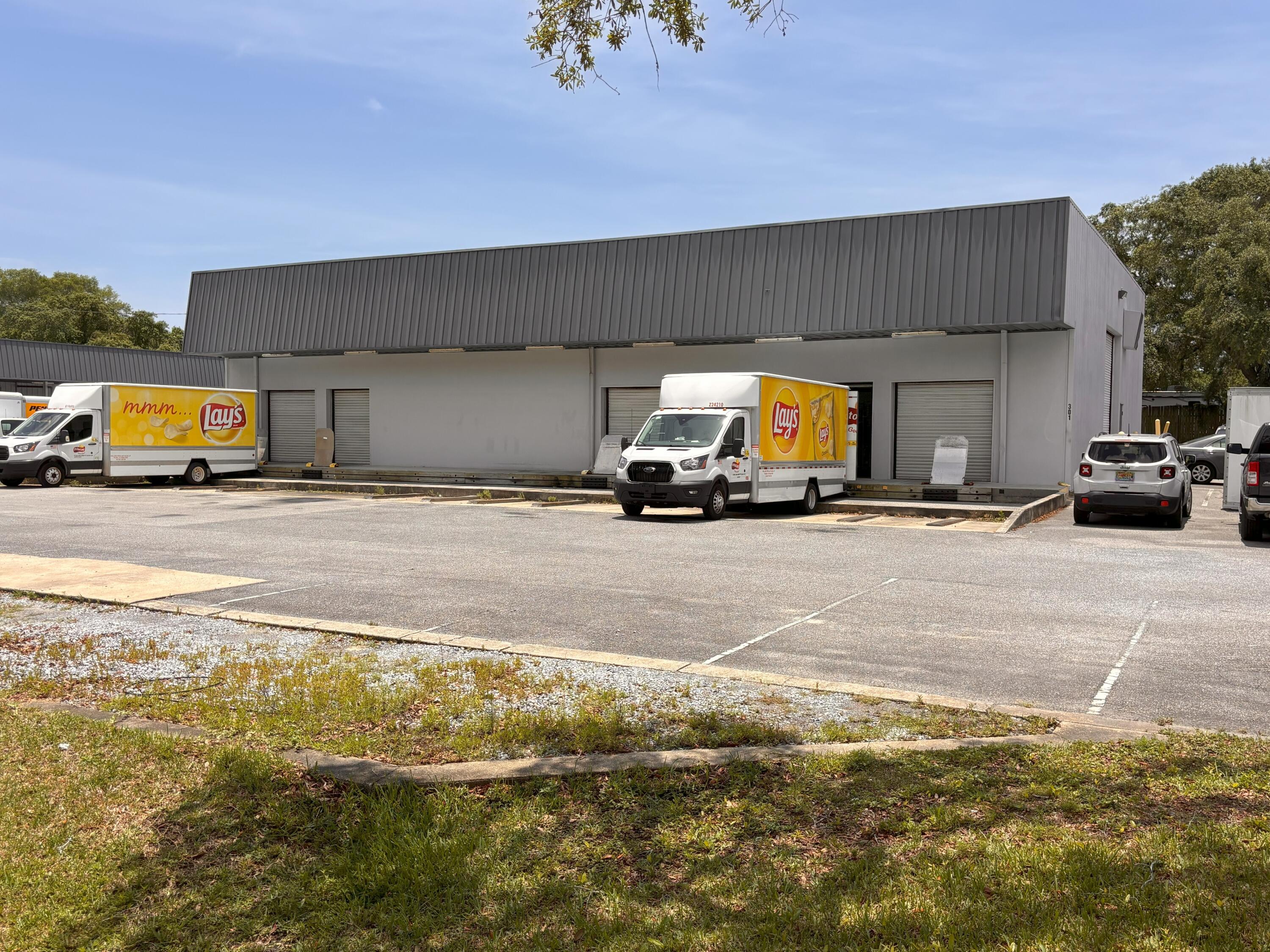 Fort Walton Beach business owners, you won't find a more versatile and functional light industrial/flext building in Fort Walton Beach to occupy!

The building include a dock high door that will accomodate a full size 18 wheeler tractor trailer. Also, multiple semi-dock high doors are in the front. The building also includes (2) oversized grade-level doors on the east and west sides of the building.

A virtual tour of the buiilding can be found at the following link:

https://tour.pivo.app/view/04533550-ff17-4766-8ed6-90f396fcd747