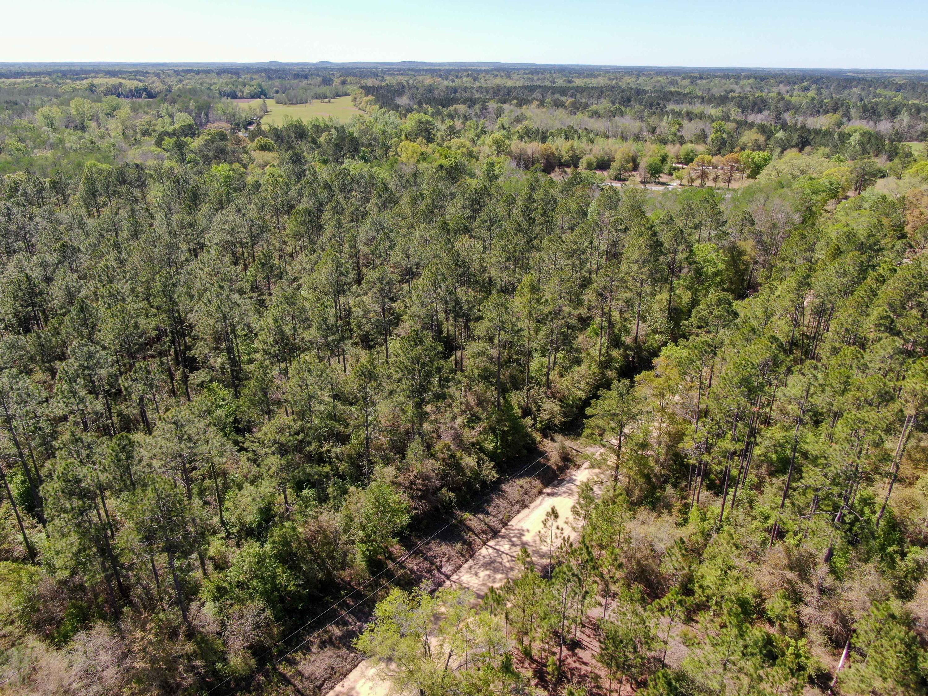 NO RECORDED SUBDIVISION - Land