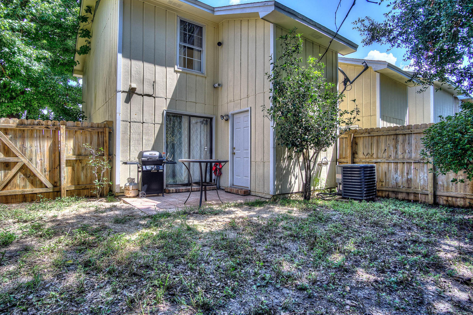 VIKING MANOR PH 1 - Residential Lease
