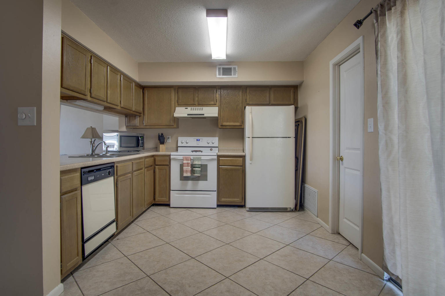 VIKING MANOR PH 1 - Residential Lease