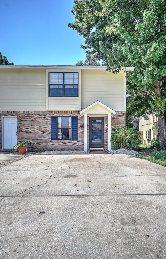 End unit townhome with fenced backyard in a great location close to schools, shopping, and Hurlburt AFB. NEW HVAC and NEW hot water heater! Home has been very well maintained; first floor features half bath, roomy kitchen and dining combo, and large laundry room. Large second floor master bedroom has walk-in closet and direct access to full bath. Front door, shutters, columns, and interior have all been freshly painted. Updates also include new laminate flooring, new stove and new light fixtures on ground floor.
