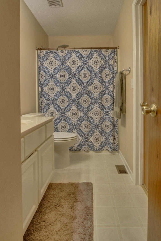 VIKING MANOR PH 1 - Residential Lease