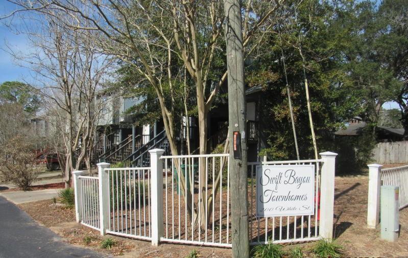 SWIFT BAYOU T/H - Residential Lease