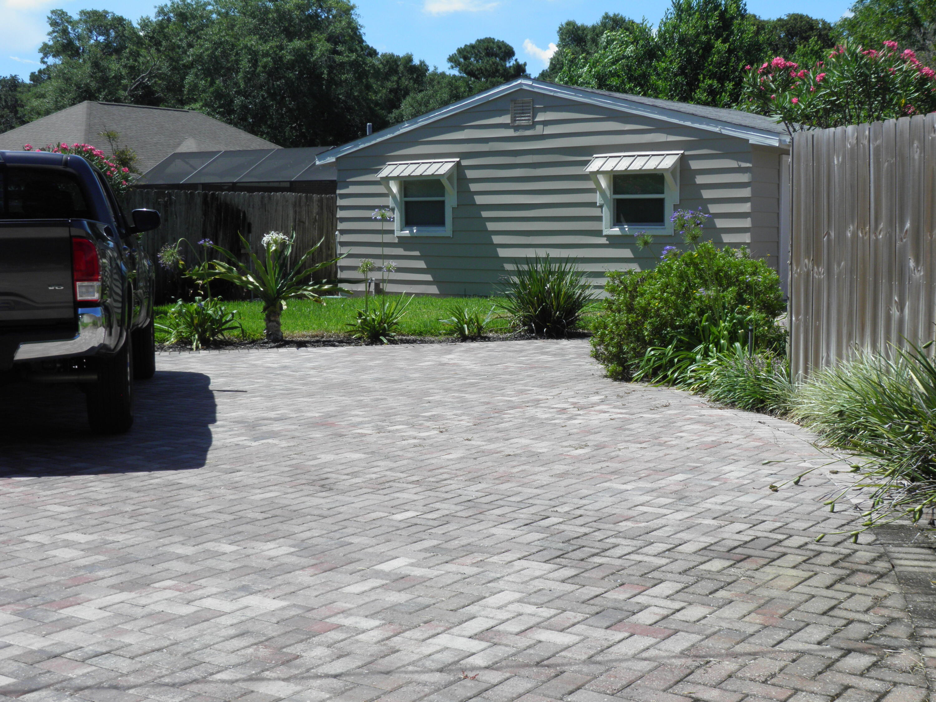 Private 1BR/1BA cottage with private parking and patio. AVAILABLE MID MAY.  Why live in an apartment & share walls when you can live in a PRIVATE cottage in a quiet, walking neighborhood in central Fort Walton Beach. Very close to beaches, shopping, Eglin AFB, Hurlburt Field and Duke Field.

Washer/Dryer combo included with rent.  Private brick driveway, private parking and private patio. 

On premise Storage shed available for tenant use

No smoking, no vaping, no animals.

Final rent and security deposit subject to review of the application.

Do not disturb tenants.  Viewing by appointment only.  Owner is a licensed real estate agent.