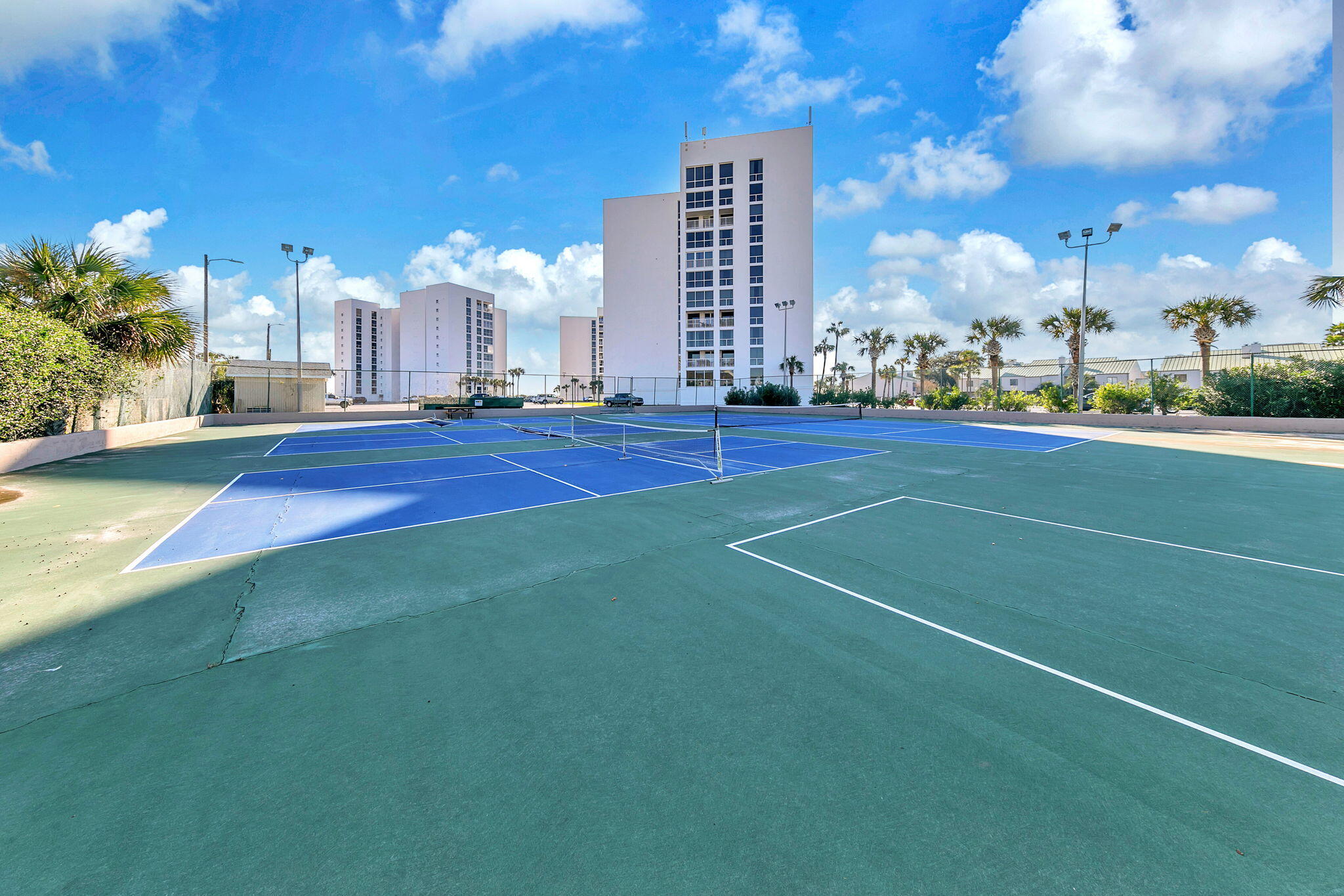 SHORELINE TOWERS 2 - Residential