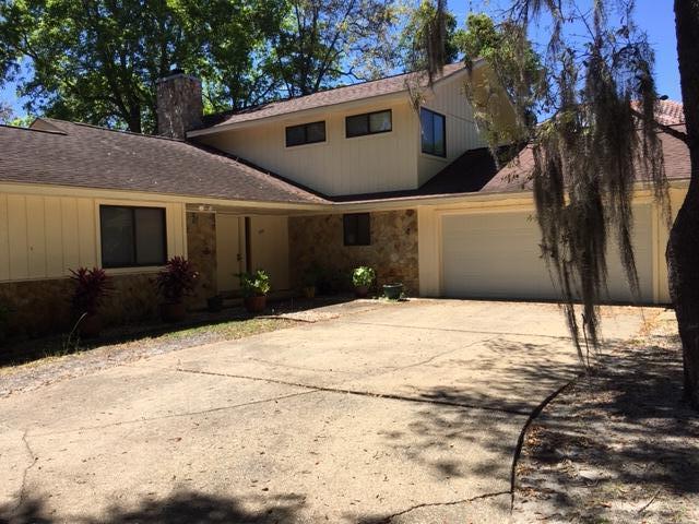 Spacious 4 bedroom 3 bath home with an office on the water(no dock),large den with fireplace