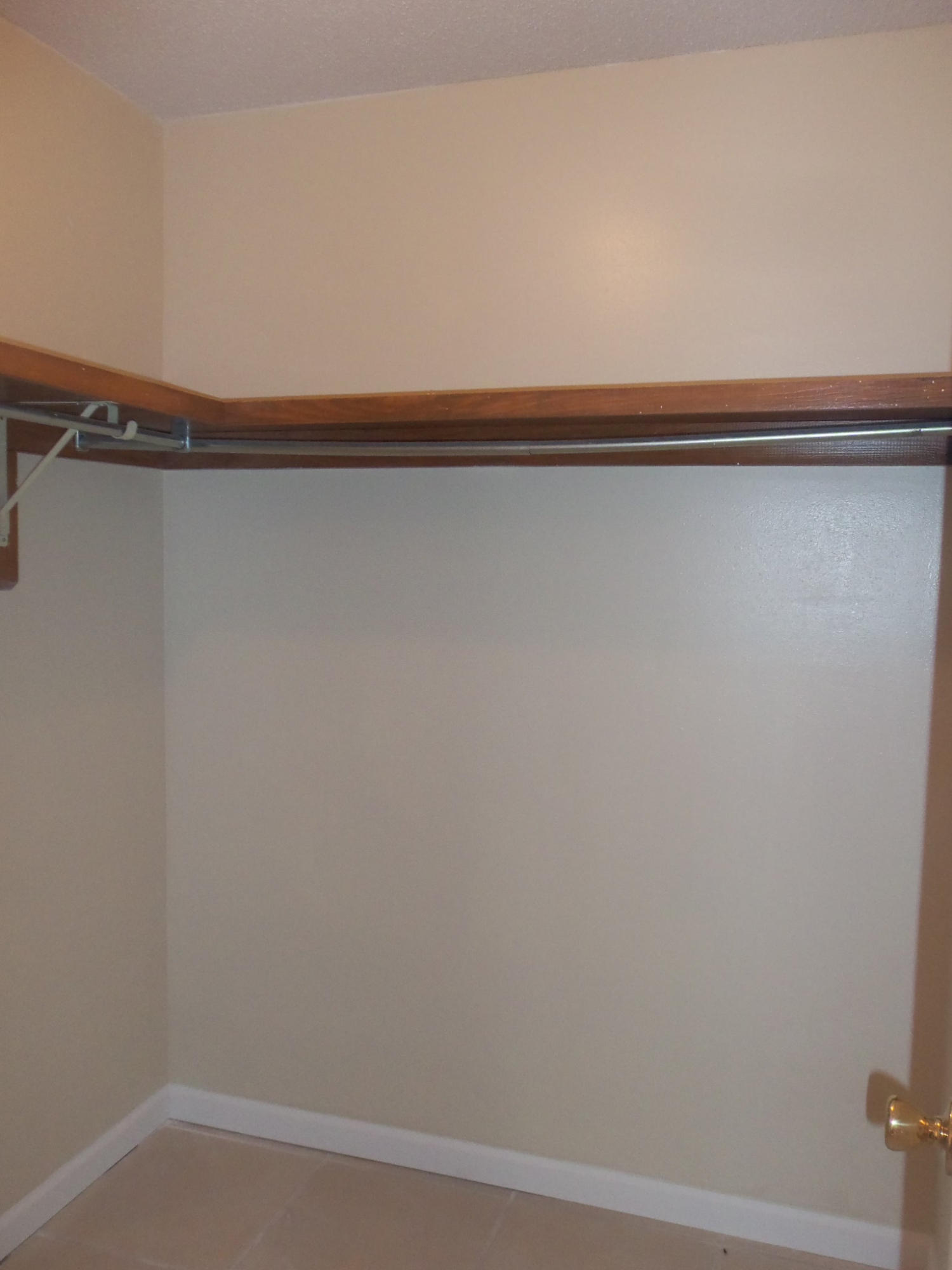 MARY ESTHER MANOR - Residential Lease