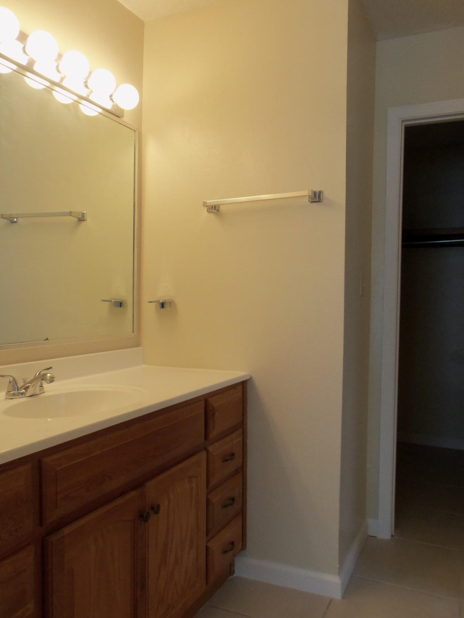 MARY ESTHER MANOR - Residential Lease